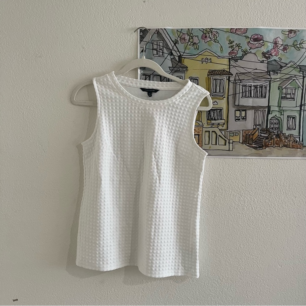 Banana Republic White Textured Sleeveless Top – XS (NWT)